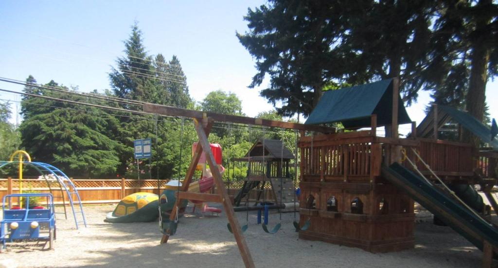 Herní místnost nebo prostor pro děti v ubytování Riverside Resort & RV Park