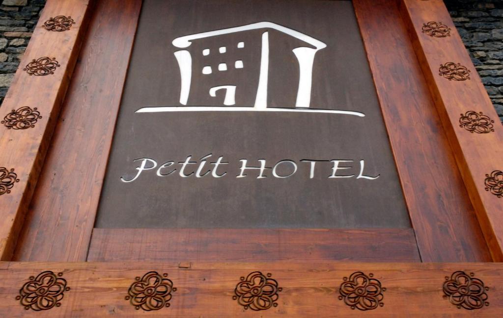 Certifikát, hodnocení, plakát nebo jiný dokument vystavený v ubytování Petit Hotel