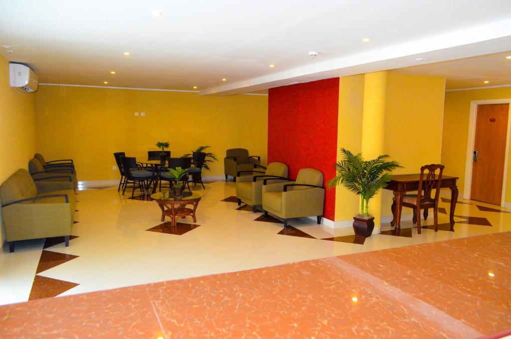 a waiting room with chairs and a table in a building at Fantastic Hotel in Marigot