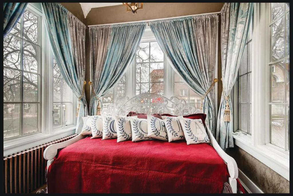 The Holiday Chalet Victorian - Suite Alexandrina