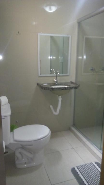 Um banheiro em Hotel Uzi Praia