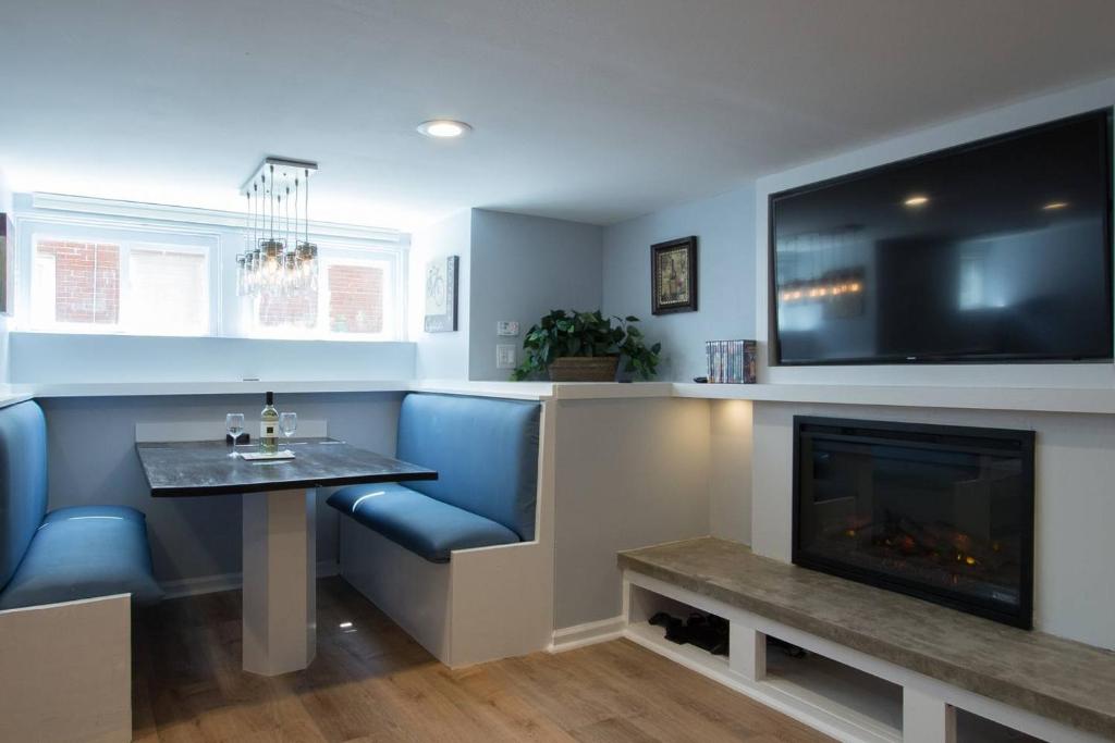 Luxury 2 bedroom apartment w/ free parking - Apartment