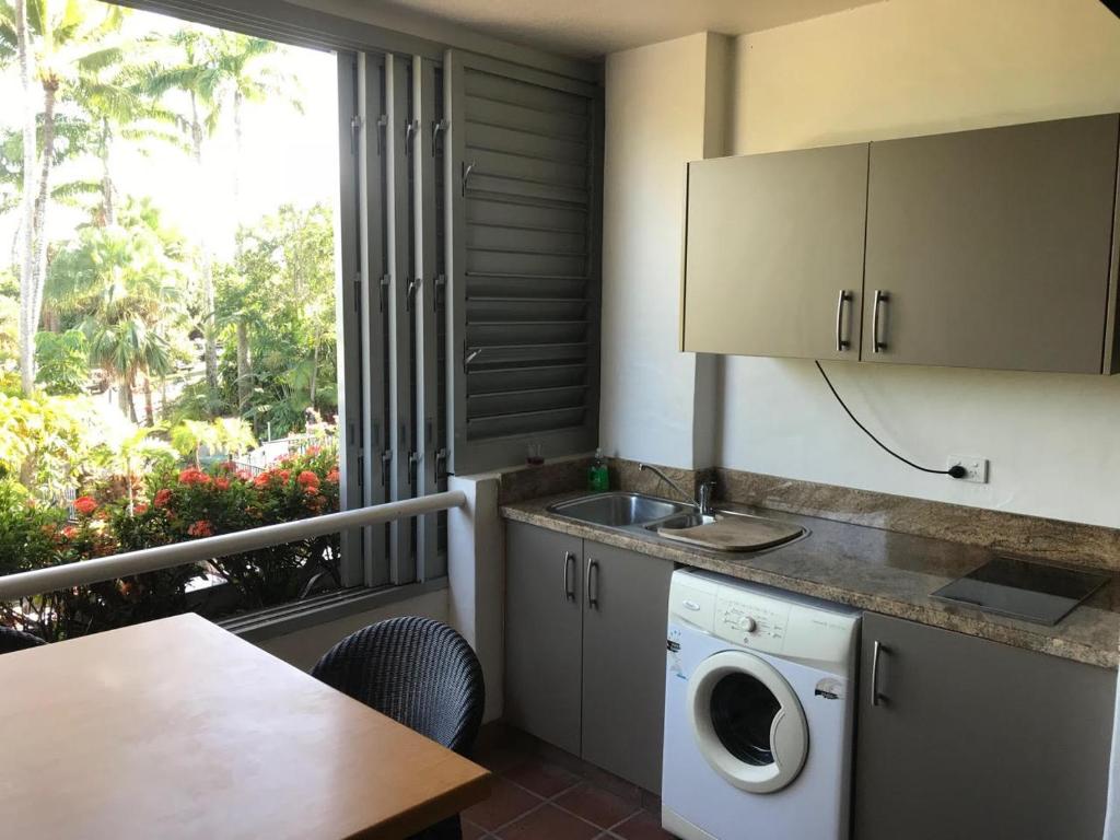 Kuchyň nebo kuchyňský kout v ubytování Port Douglas Penthouse Suite