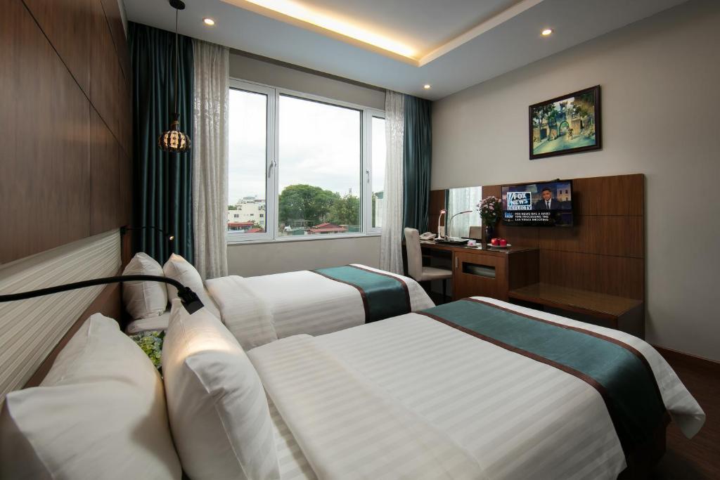 Postel nebo postele na pokoji v ubytování Bonne Nuit Hotel & Spa Hanoi