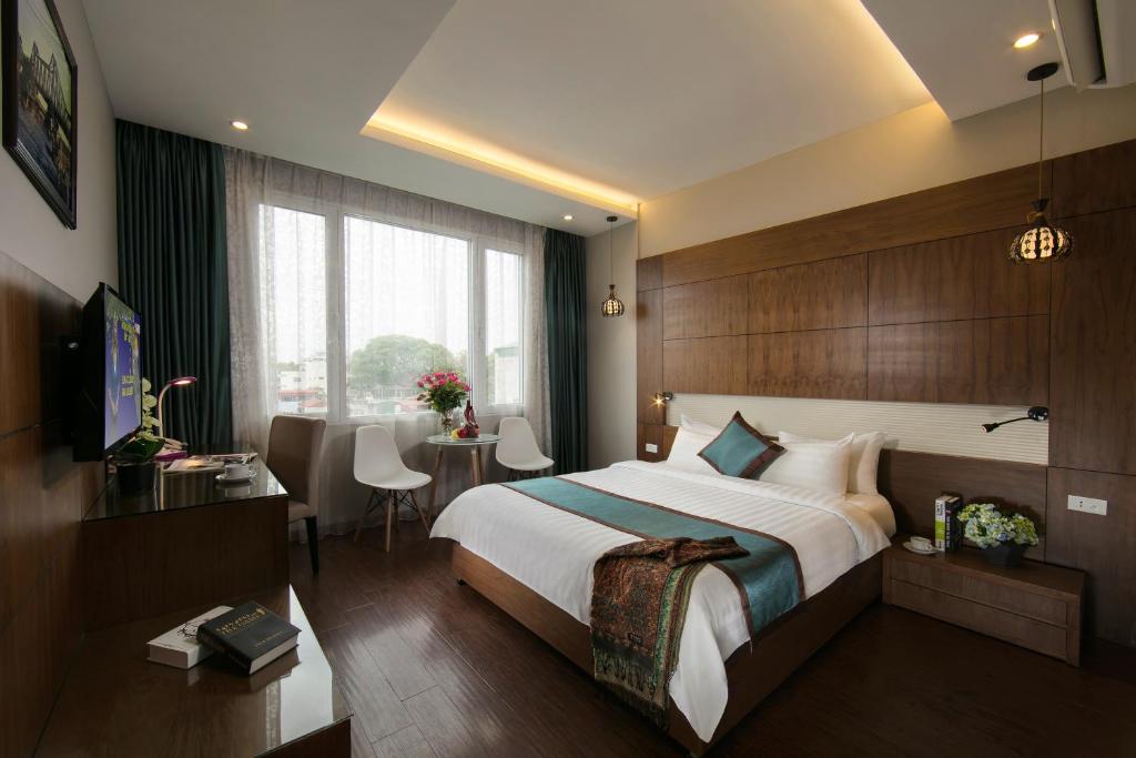Postel nebo postele na pokoji v ubytování Bonne Nuit Hotel & Spa Hanoi