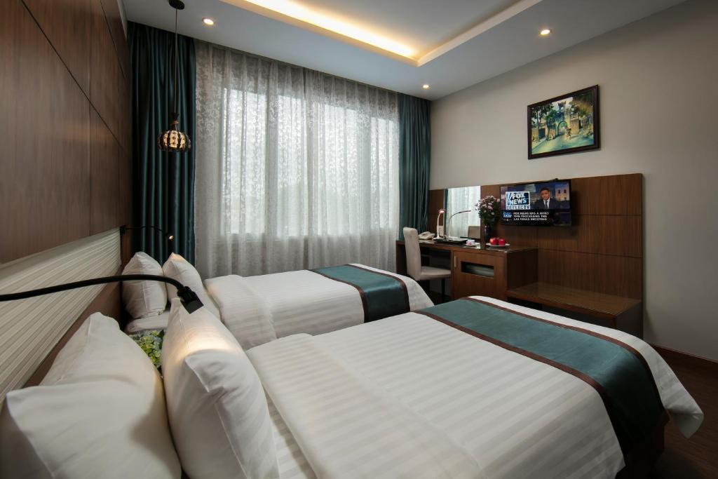 Postel nebo postele na pokoji v ubytování Bonne Nuit Hotel & Spa Hanoi
