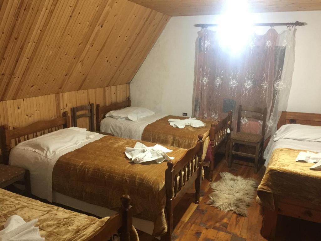 Postel nebo postele na pokoji v ubytování Guesthouse Alpini