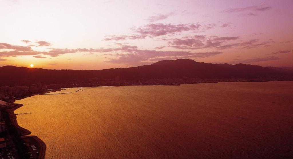 Lake Biwa Otsu Prince Hotel - Oda Giriş - Geç Giriş 17:00 - Çıkış 10:00