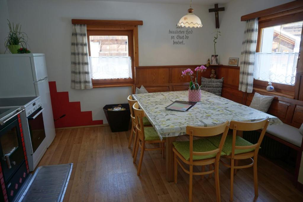 Kuchyňa alebo kuchynka v ubytovaní Ferienhaus Meins