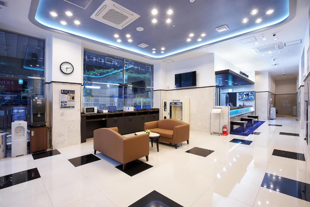 
The lobby or reception area at Toyoko Inn Seoul Gangnam
