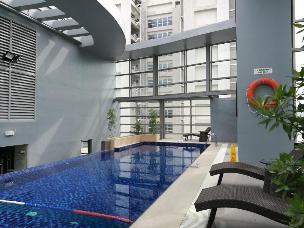 Bazén v ubytování Valero Grand Suites by Swiss-Belhotel nebo v jeho okolí