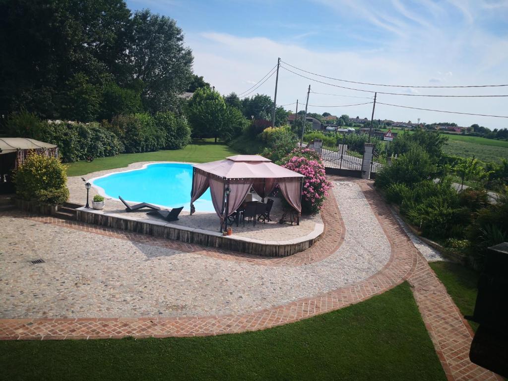 Bazén v ubytování B&B Il Martin Pescatore nebo v jeho okolí