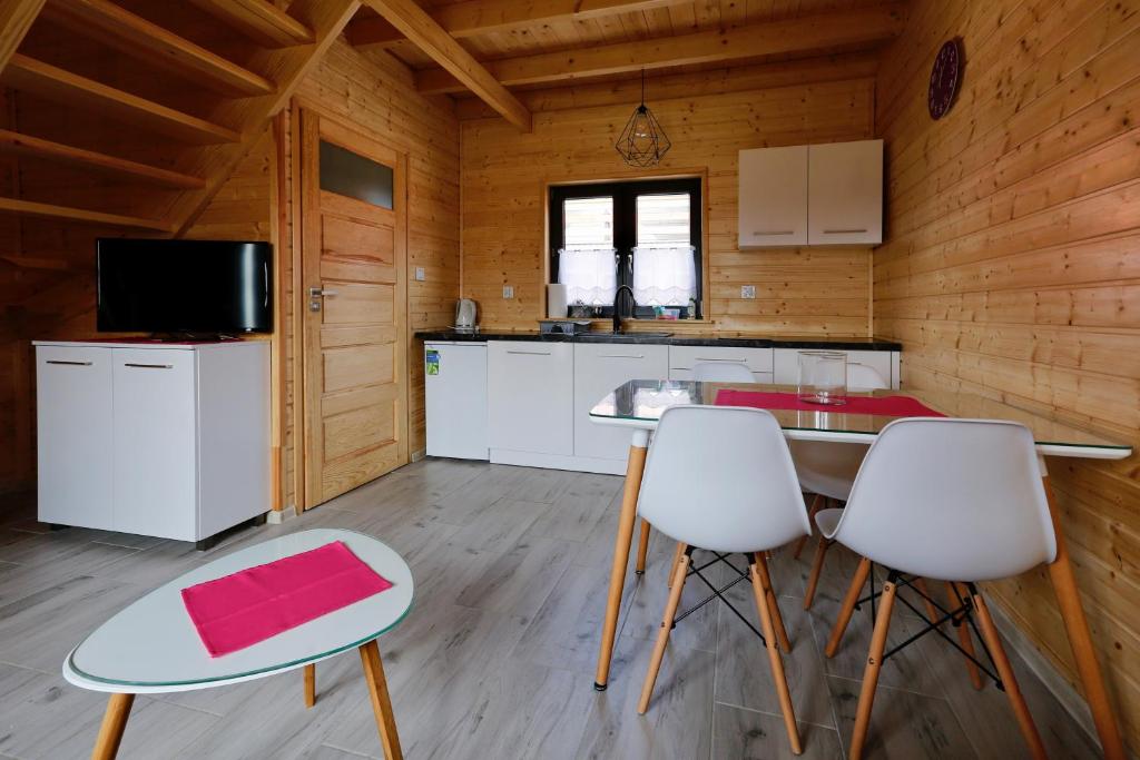 Kuchyňa alebo kuchynka v ubytovaní Sarbinowo Prestige - Ekskluzywne domki nad morzem