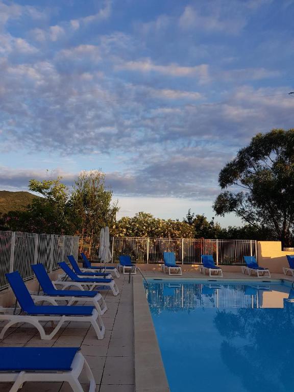Bazén v ubytování Hotel Cinque Arcate nebo v jeho okolí
