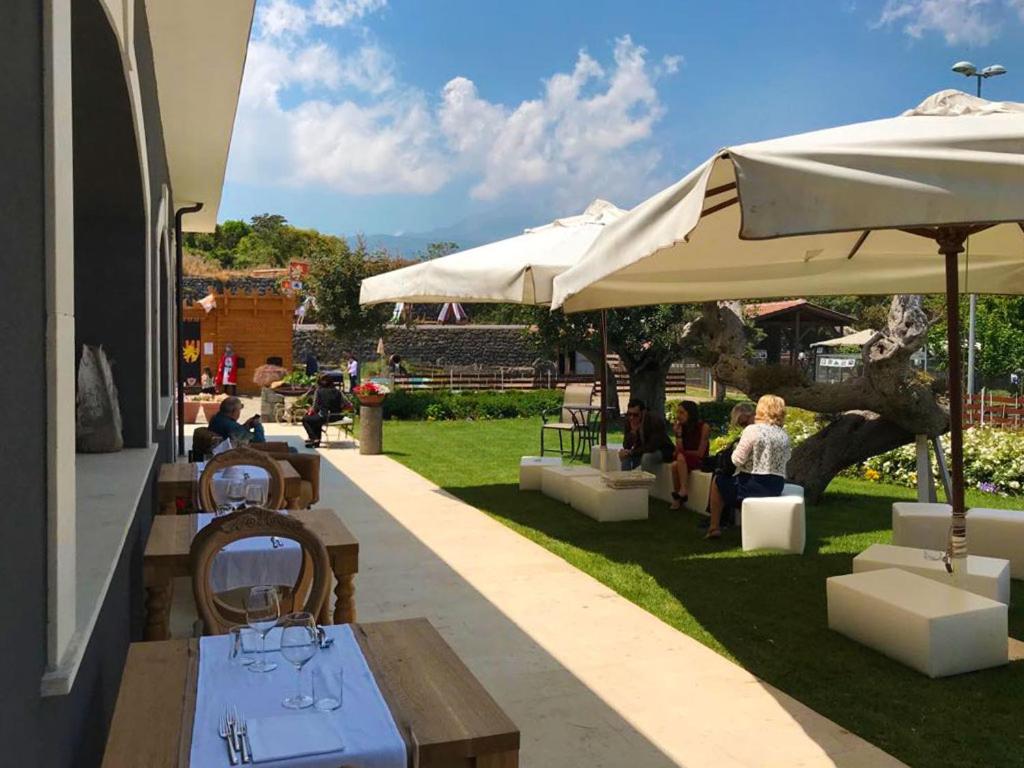 Reštaurácia alebo iné gastronomické zariadenie v ubytovaní Terra di Venera