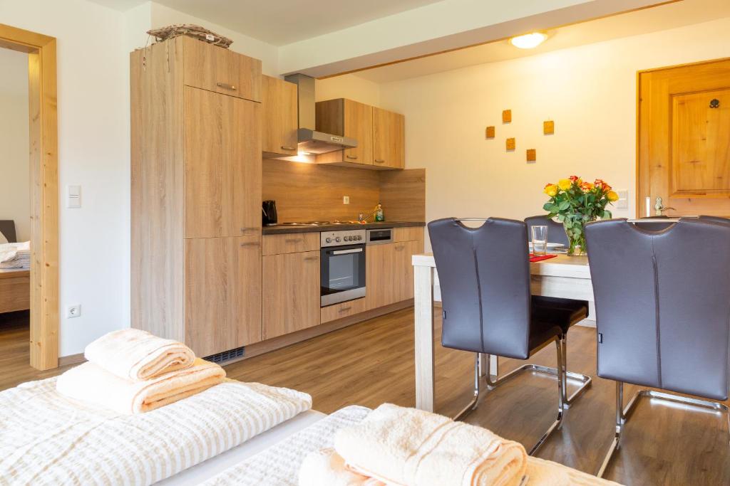 Kuchyň nebo kuchyňský kout v ubytování Almhaus Alpenrose Postalm