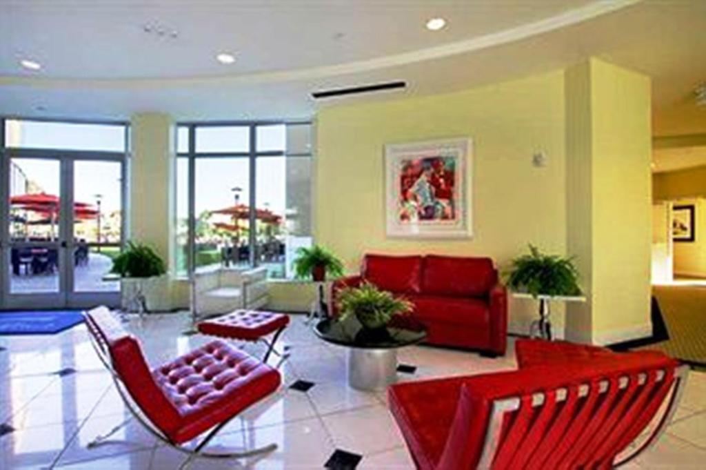 University Plaza Waterfront Hotel - 