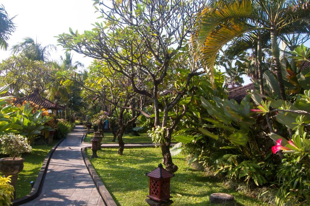 Zahrada ubytování Kuta Puri Bungalows, Villas and Resort