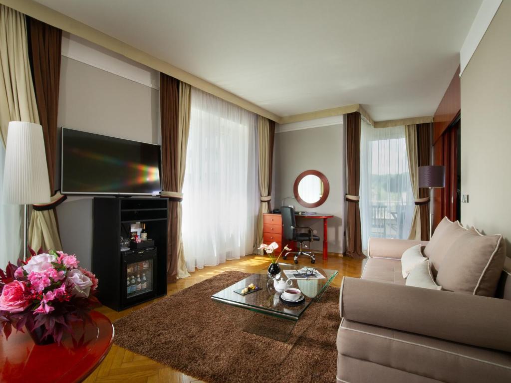 
Corner Suite with Balcony
