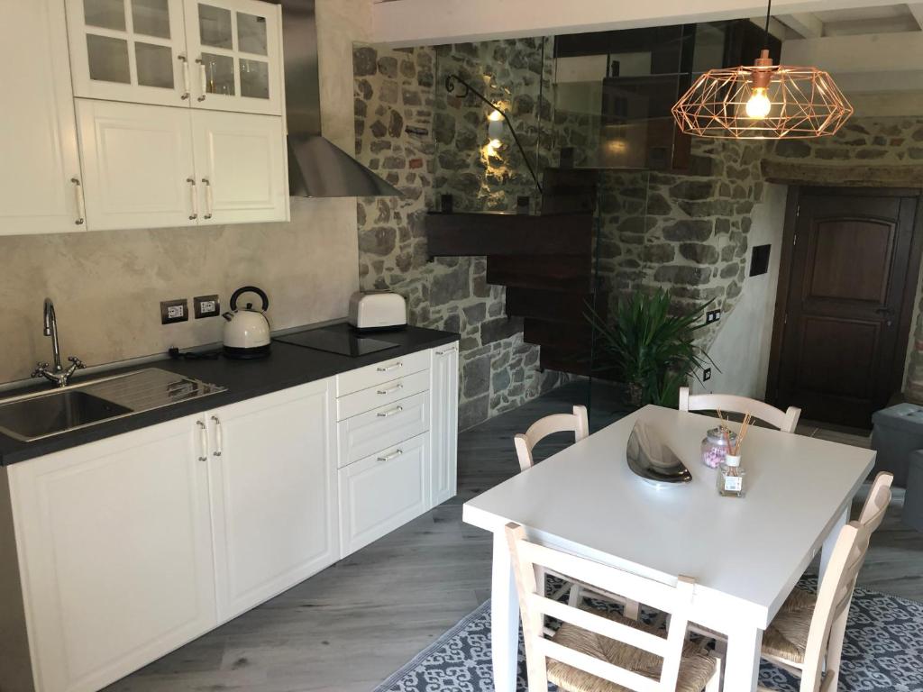 Kuchyň nebo kuchyňský kout v ubytování Iris Country House