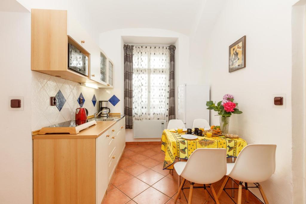 Prague Siesta Apartments - 12