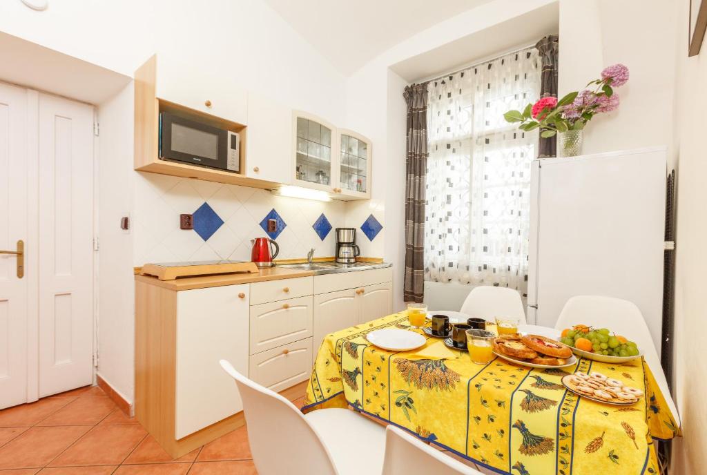 Prague Siesta Apartments - 5