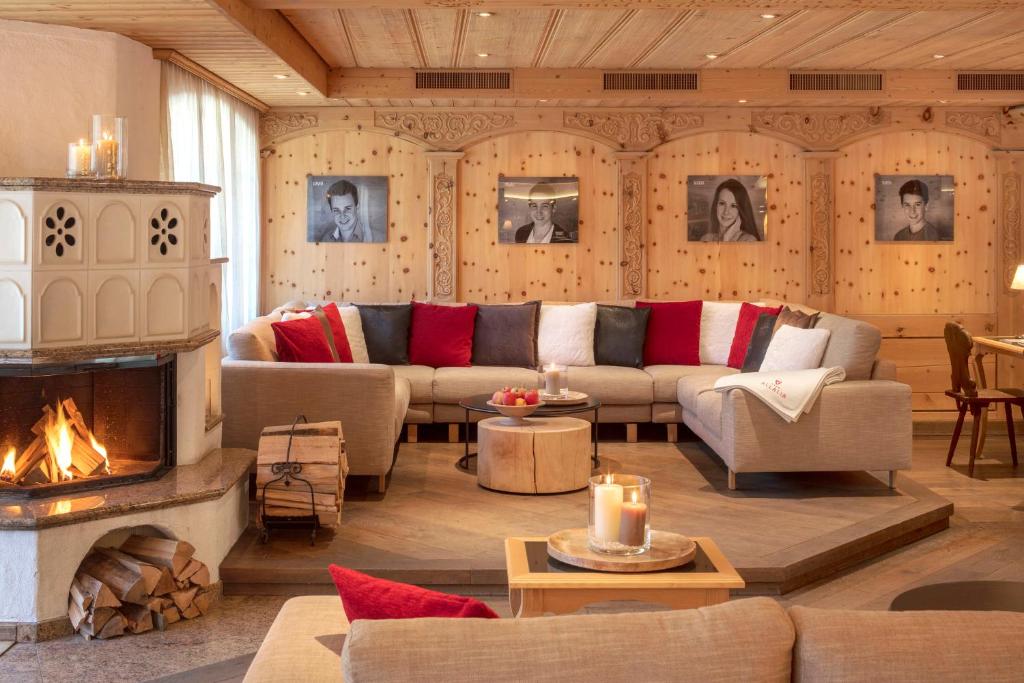 Posezení v ubytování Swiss Alpine Hotel Allalin