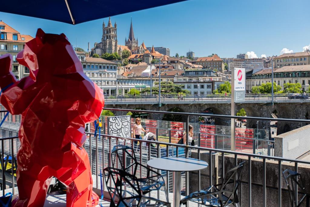 Balkón nebo terasa v ubytování ibis Styles Lausanne Center MadHouse