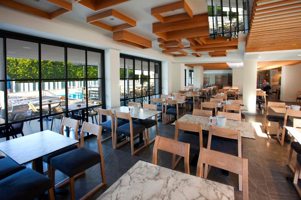 Restaurace v ubytování Pefkos City Hotel