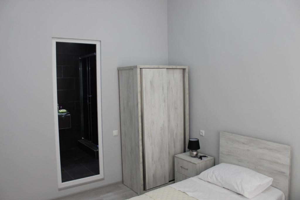 Postel nebo postele na pokoji v ubytování Kvara's House
