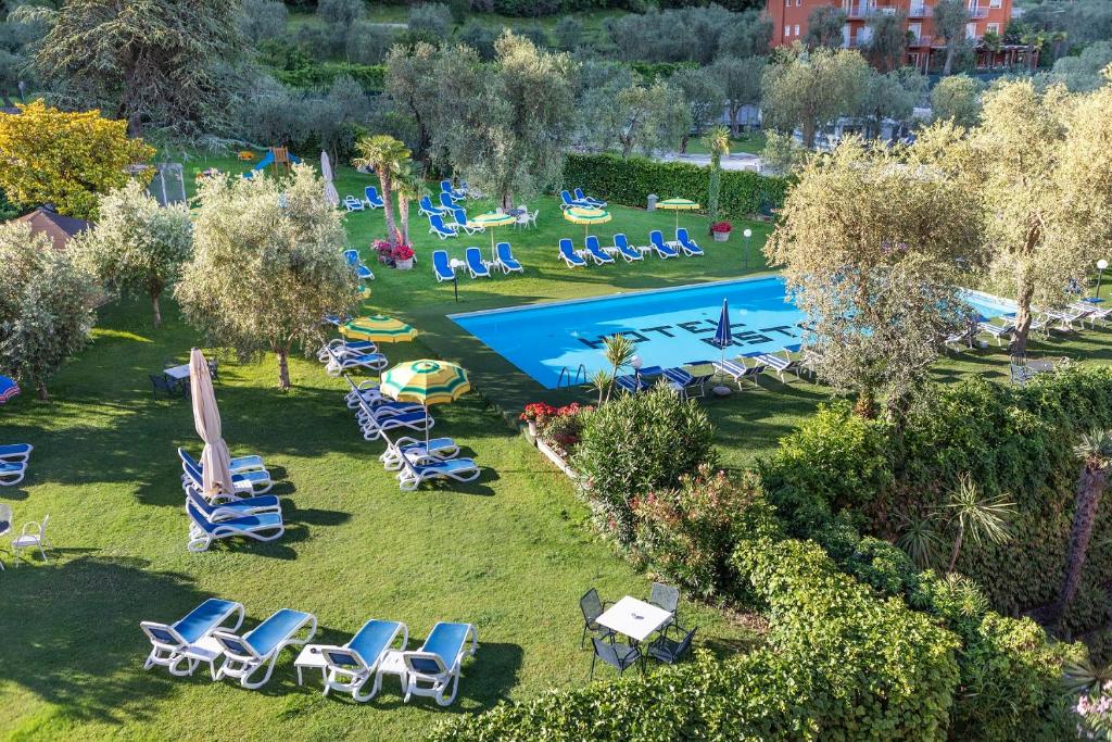 Bazén v ubytování Hotel Astoria - 3stelle S nebo v jeho okolí