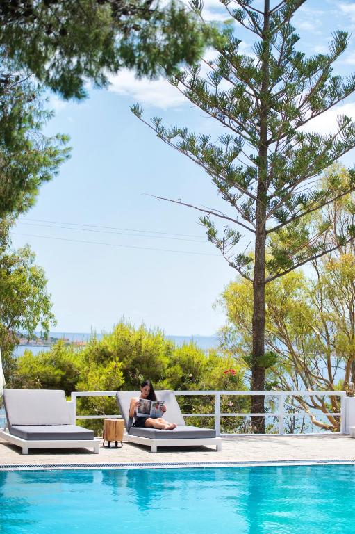 Bazén v ubytování Akra Morea Hotel & Residences nebo v jeho okolí