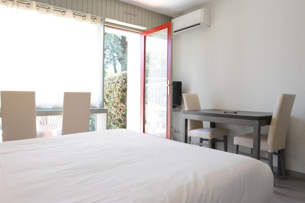 Postel nebo postele na pokoji v ubytování Hotel & Appartements Gochoki