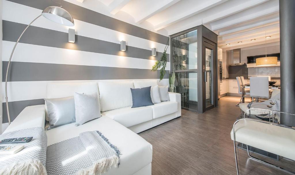 Circus House, TarracoHomes - Holiday Home