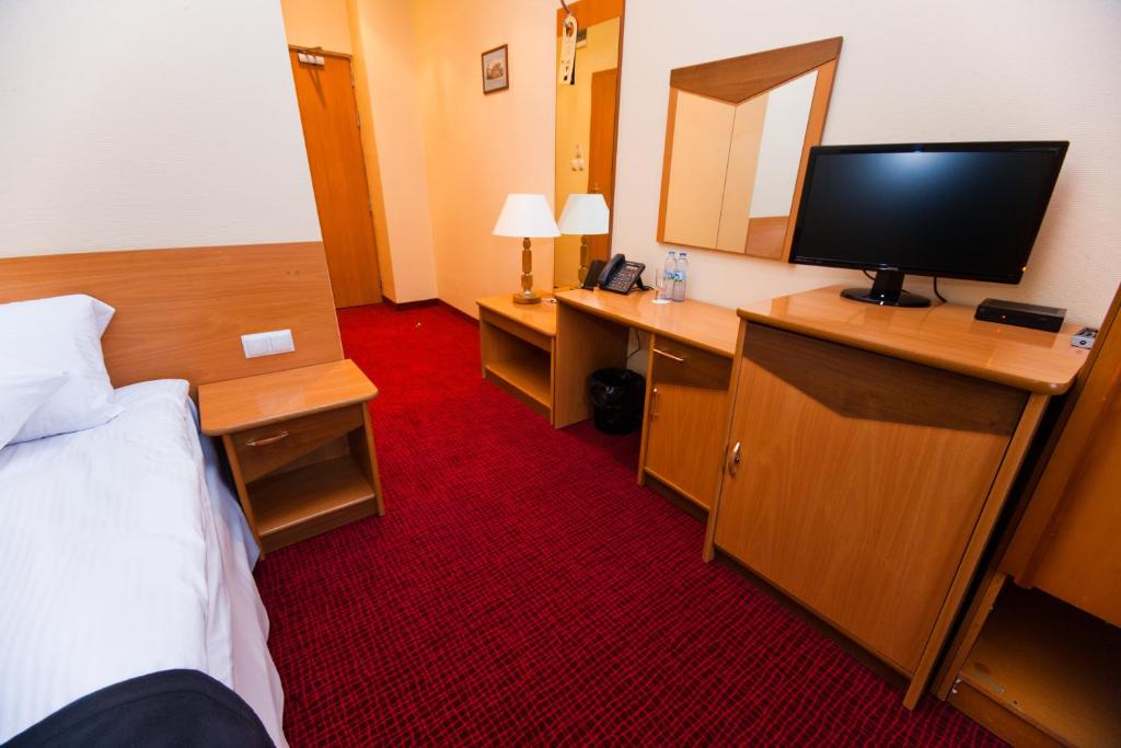 TV a/nebo společenská místnost v ubytování Hotel Malinowski Business