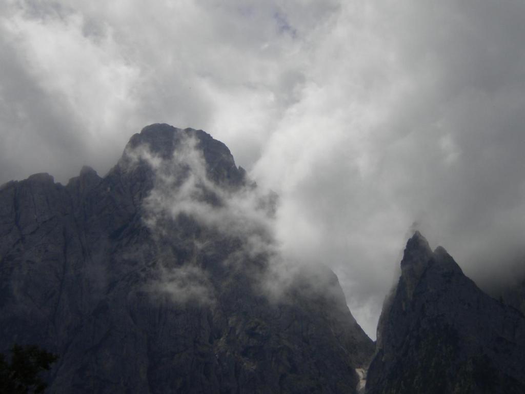 A general mountain view or a mountain view taken from a panziókat