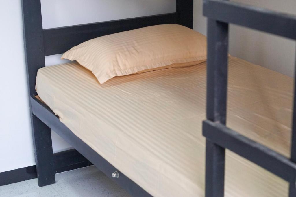 Postel nebo postele na pokoji v ubytování White Rose Hostel