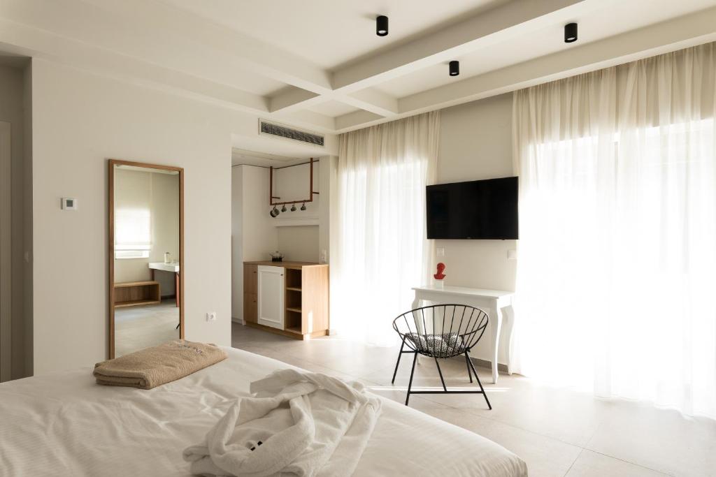 Postel nebo postele na pokoji v ubytování Anemolia Parga Suites