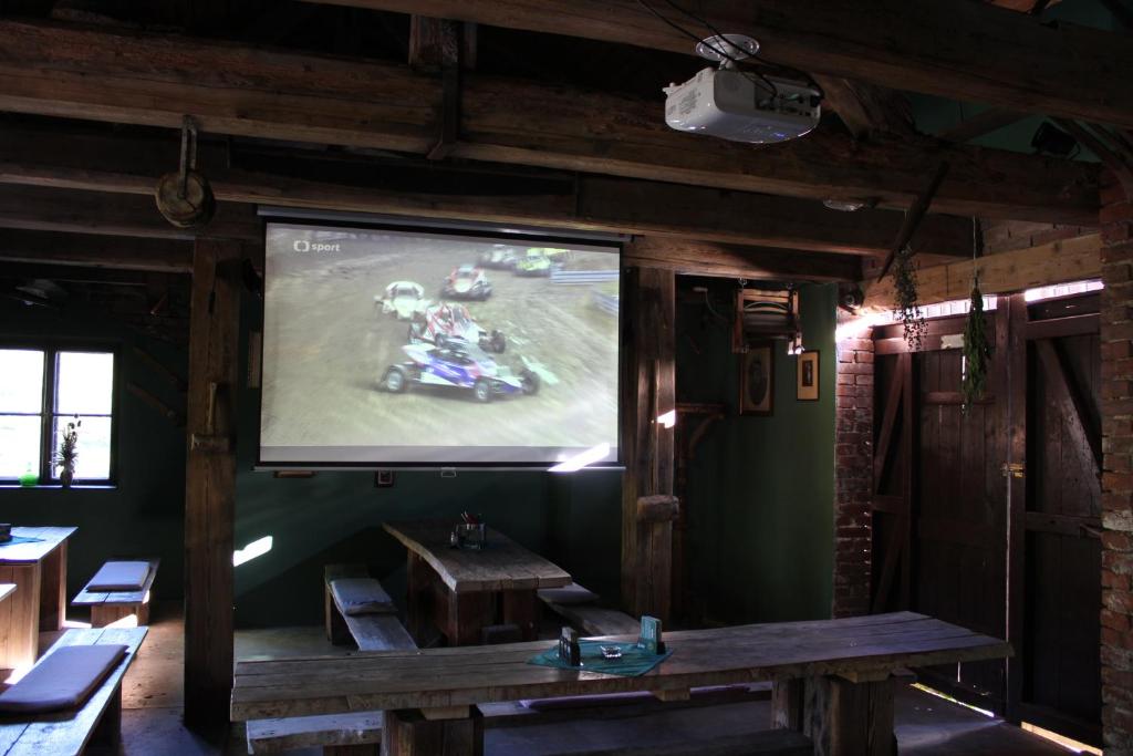 TV a/nebo společenská místnost v ubytování Penzion Varšavjanka