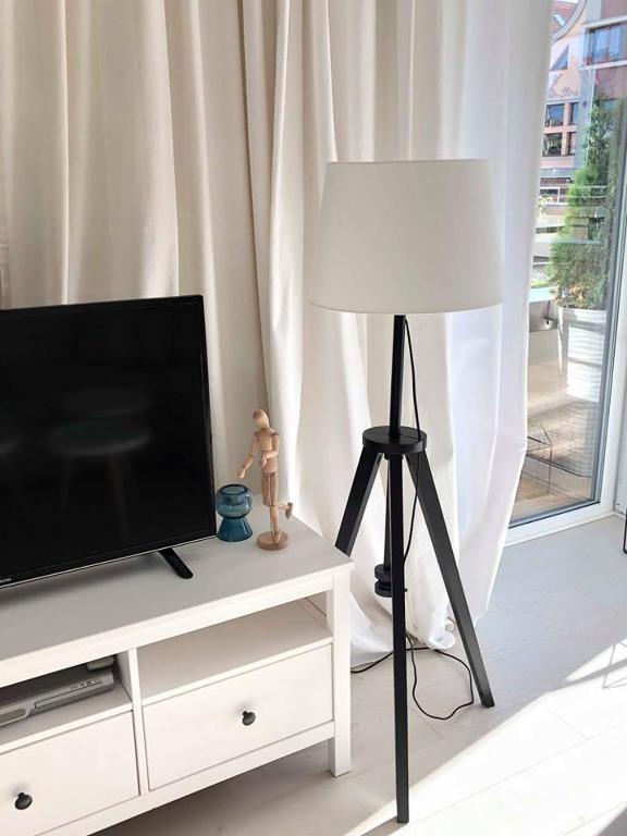 Televízia a/alebo spoločenská miestnosť v ubytovaní Widok na Mazury Apartament przy Porcie
