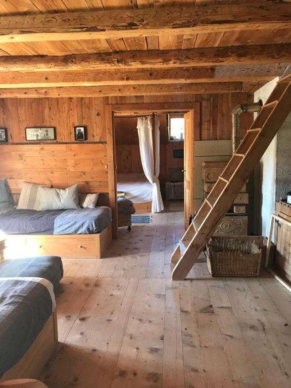 Cherz Romantic House - Apartment With Mountain View