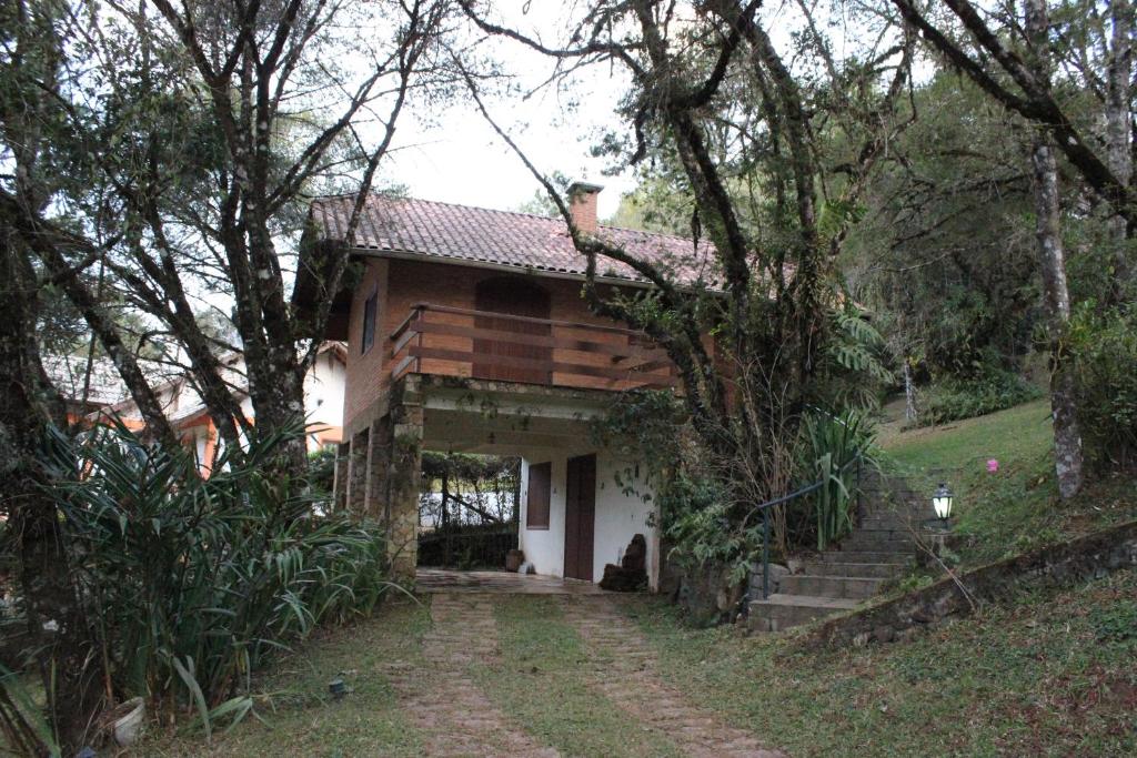 Taman di luar Chale Chez Nous