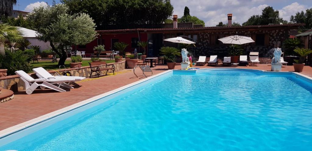 The swimming pool at or close to L'oasi di Ambra