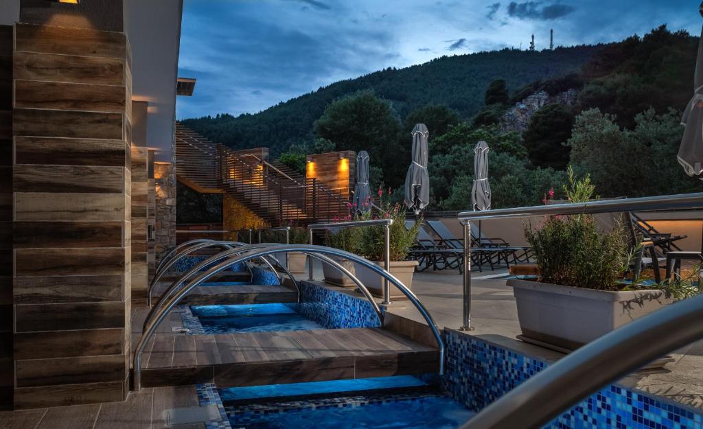 Nespecifikovaný výhled na hory nebo výhled na hory při pohledu z hotelu