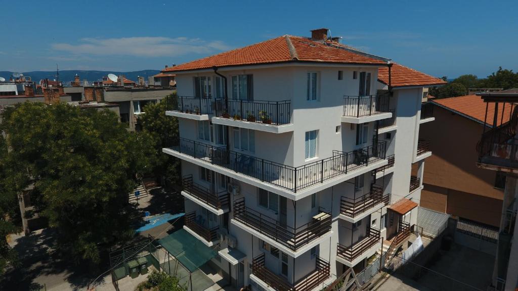 a white building with a red roof at Къща за гости Янка in Nesebar