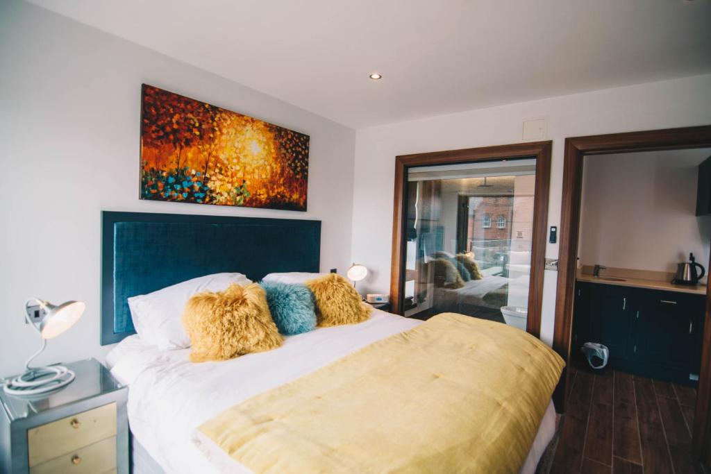 a bedroom with a bed and a painting on the wall at Antrim House Guest Rooms & Suites in Portrush