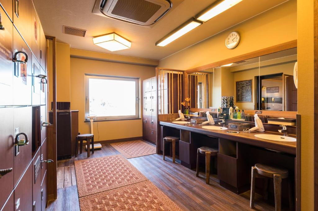 Kuchyň nebo kuchyňský kout v ubytování Dormy Inn Kurashiki Natural Hot Spring