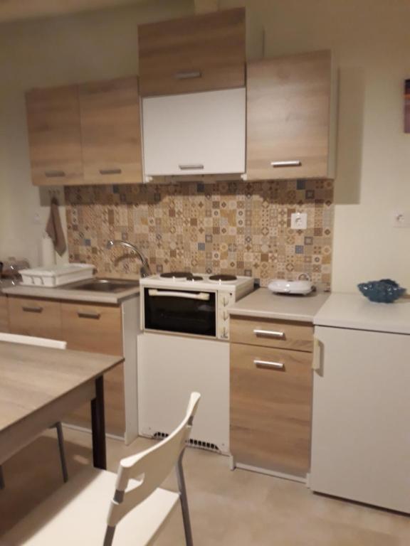 Kuchyň nebo kuchyňský kout v ubytování Atrium - Lafkos