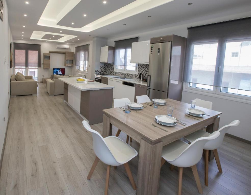 A kitchen or kitchenette at Acropolis Gem by GHH