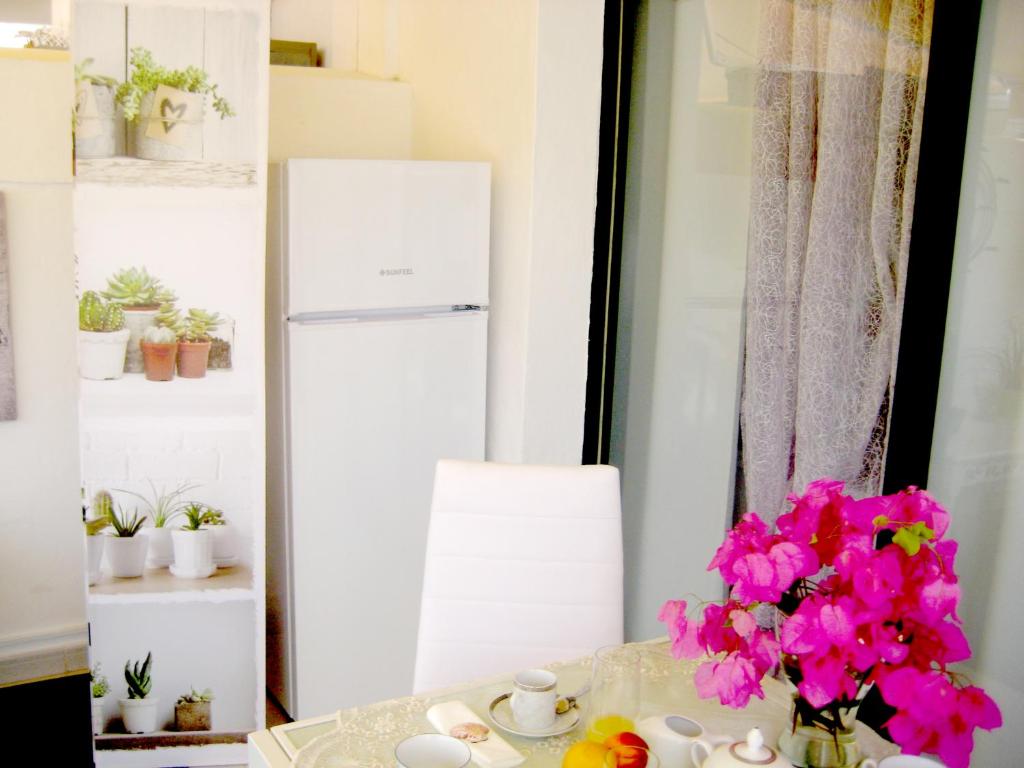 Kuchnia lub aneks kuchenny w obiekcie Malibu apartamento con campo de tennis y piscina con solarium
